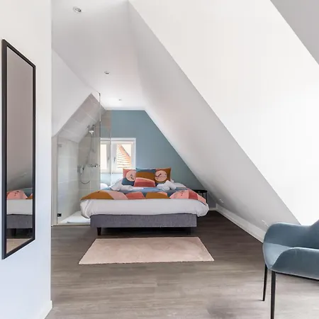 Travel Homes - Rapp, Charm In The Heart Of *