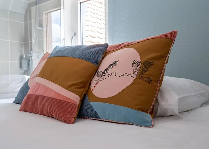 Travel Homes - Republic, Charm In The Heart Of 3*