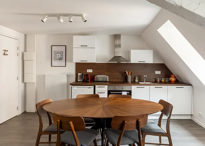 Travel Homes - Republic, Charm In The Heart Of 3*